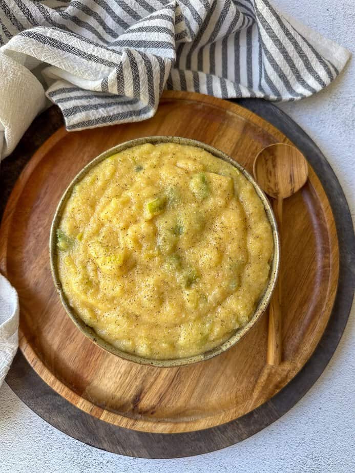 Creamy polenta with leek in a serving bowl.