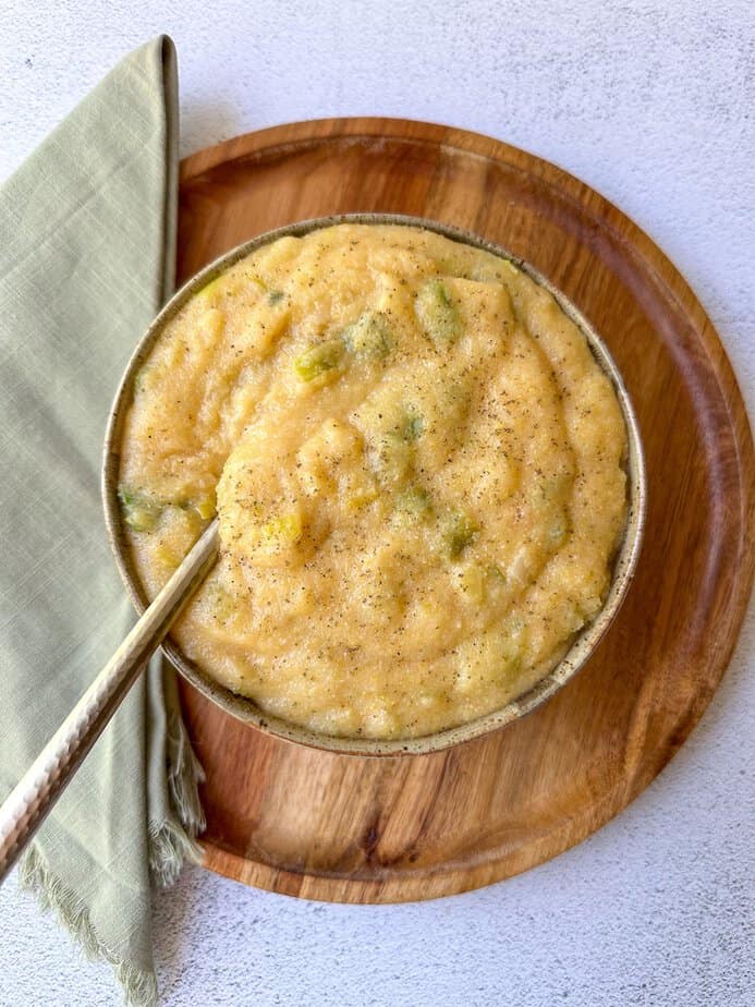 Creamy polenta with leek in a serving bowl.