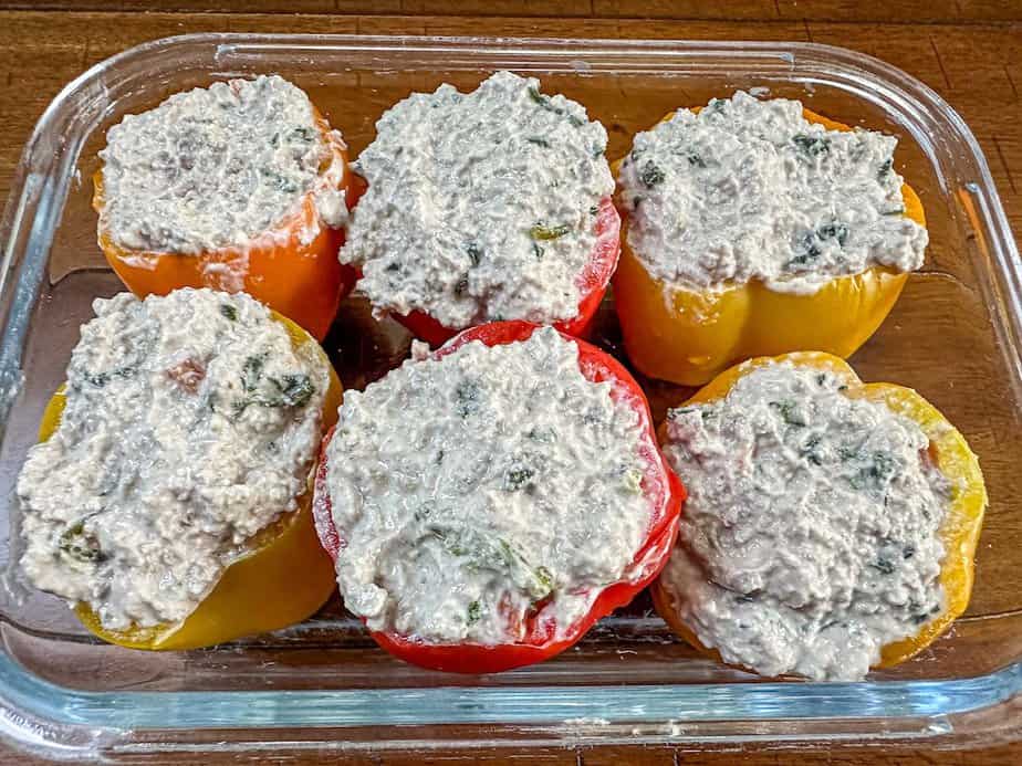 Small red, yellow and orange bell peppers stuffed with a creamy filling of cooked Hamburg, carrot, spinach and yogurt.